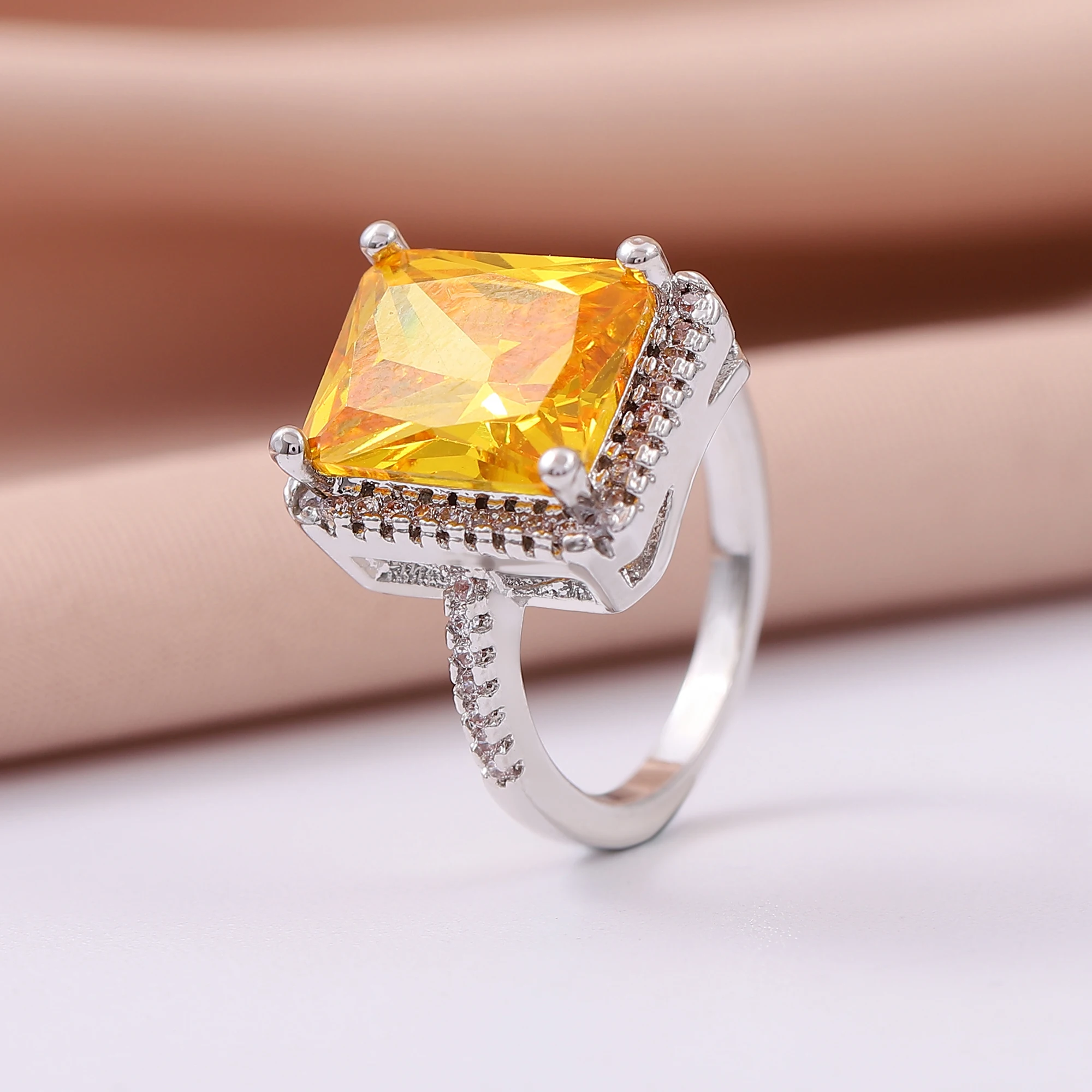 Большое квадратное женское обручальное кольцо с желтым кубическим цирконием Romantic Bride, модные украшения для свадебной вечеринки