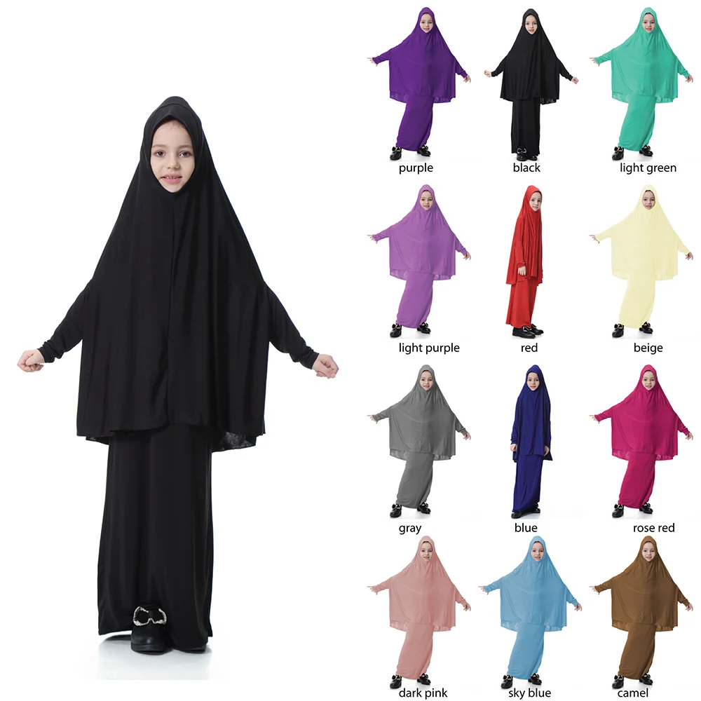 Мусульманские этнические девушки Four Seasons носят однотонные хиджабы с капюшоном, топы-халат абайя и юбку-трубочку длиной до щиколоток, костюм-двойка